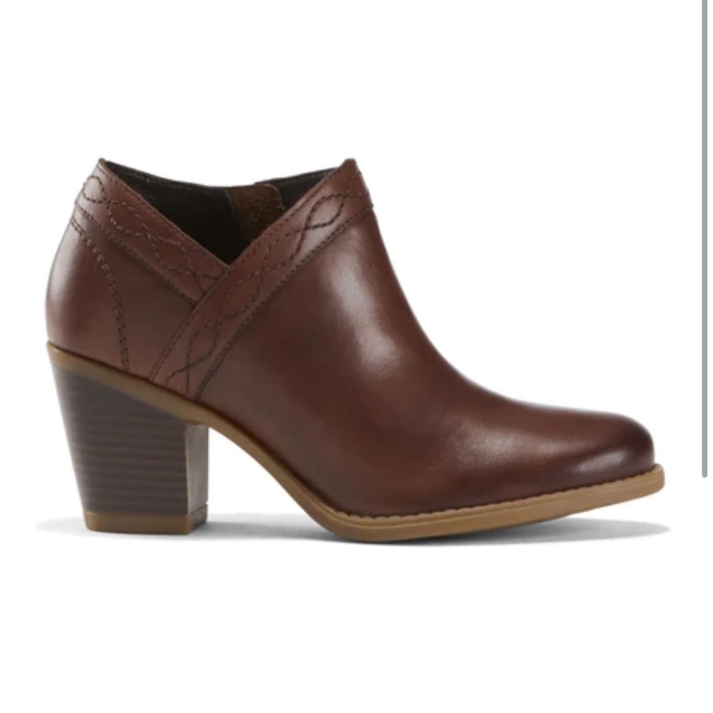Earth Lina Austin Notched Heeled Low Cut Leather Bootie Mahogany, Size 9.5